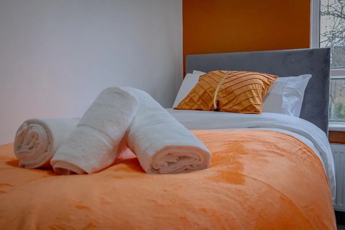 Premium Serviced Accommodation Nottingham, 4 Bedrooms, 5 Beds, 4 Bathrooms, Sleeps 7 0*, Nottingham
