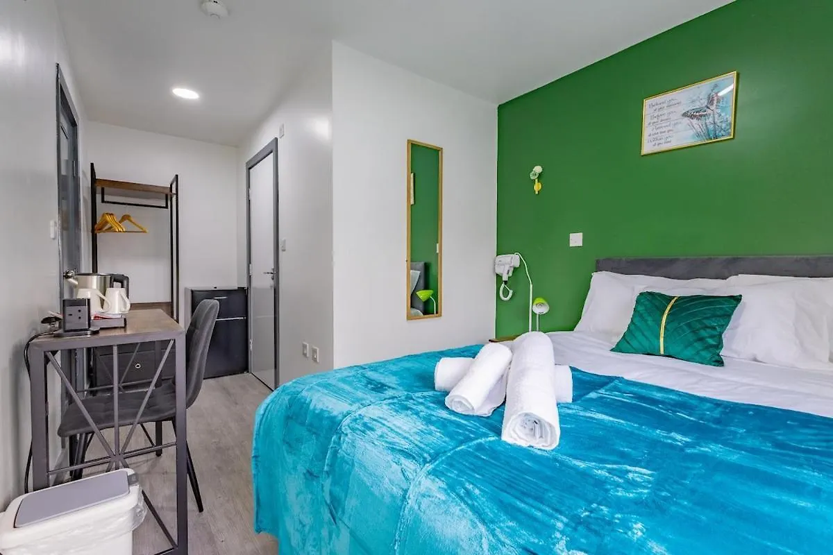 Premium Serviced Accommodation Nottingham, 4 Bedrooms, 5 Beds, 4 Bathrooms, Sleeps 7 Hébergement de vacances Nottingham
