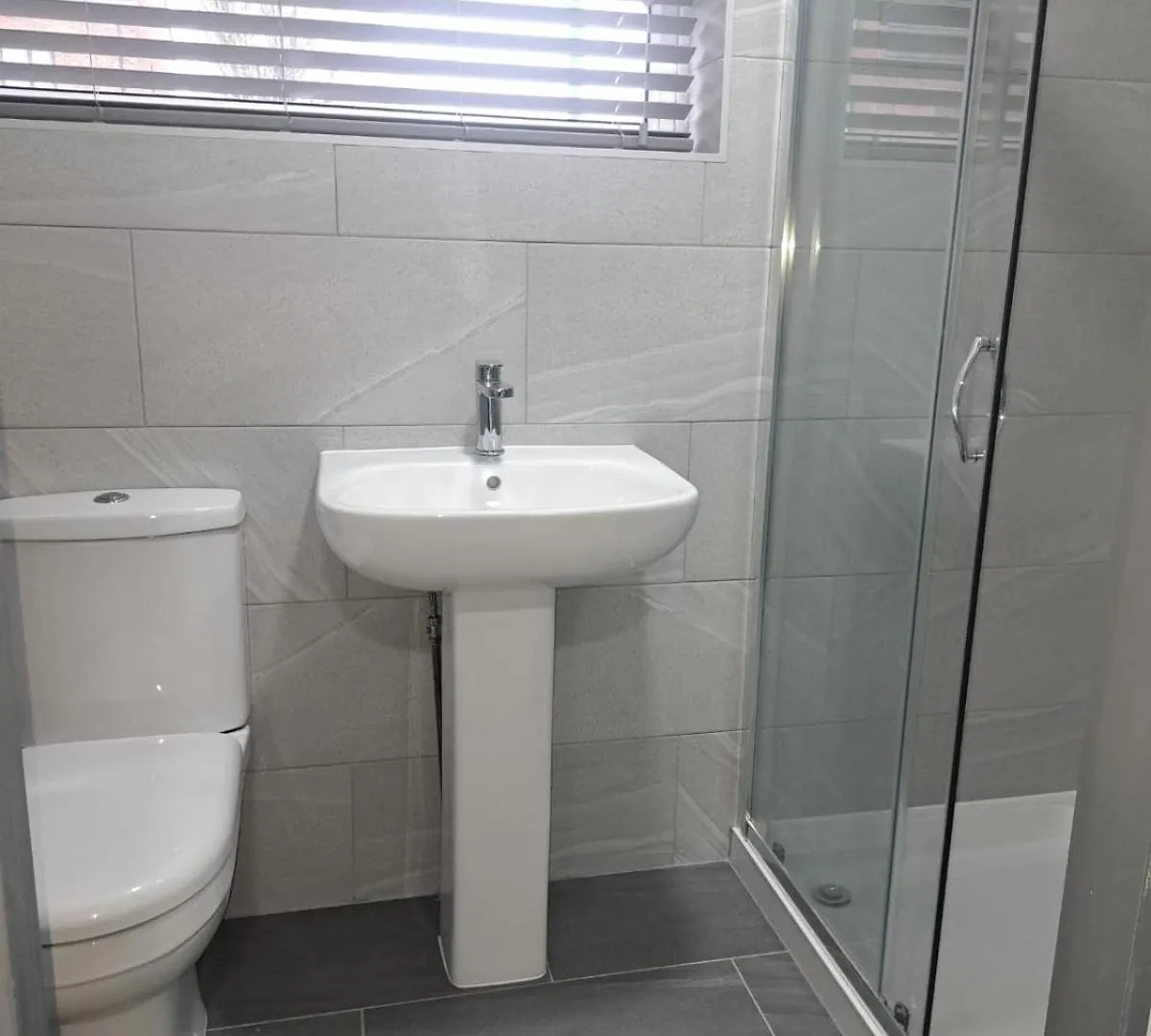Premium Serviced Accommodation Nottingham, 4 Bedrooms, 5 Beds, 4 Bathrooms, Sleeps 7 0*, Nottingham