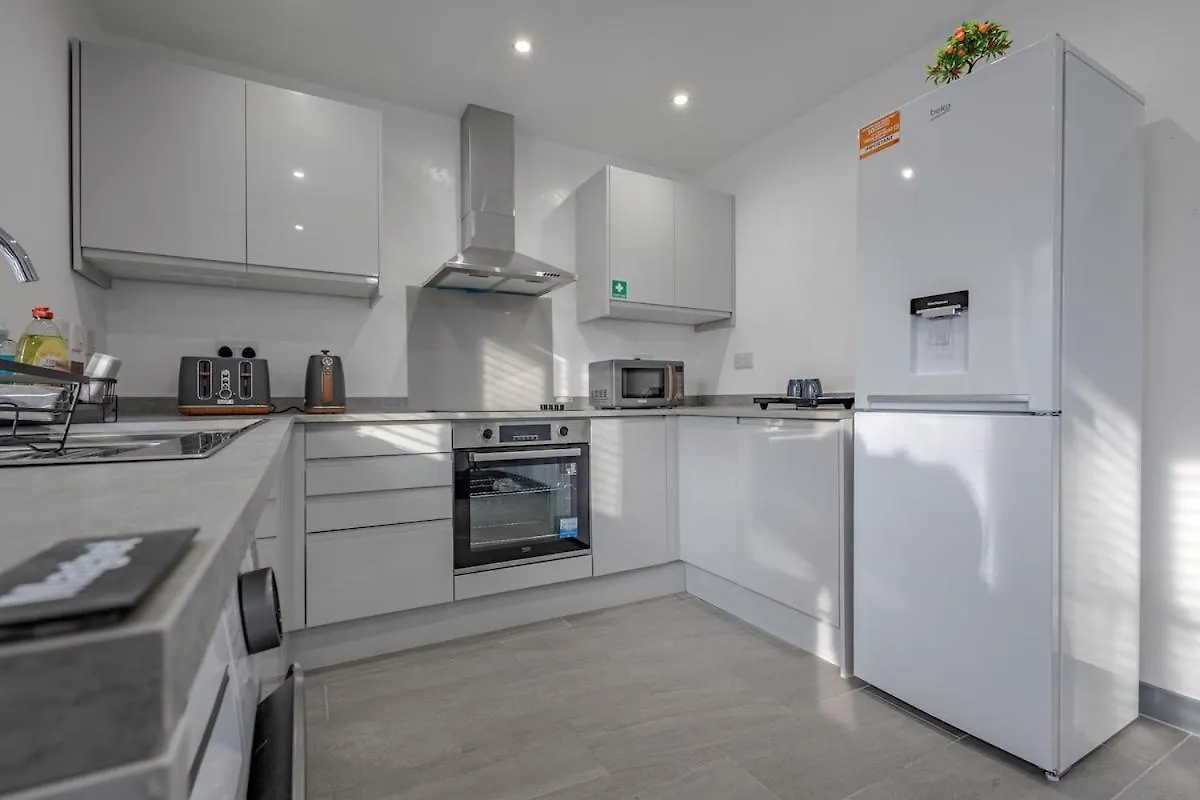 Hébergement de vacances Premium Serviced Accommodation Nottingham, 4 Bedrooms, 5 Beds, 4 Bathrooms, Sleeps 7 Royaume-Uni